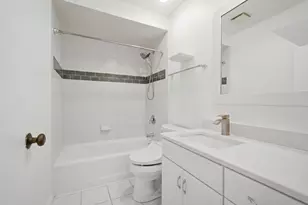 301 Lake Hinsdale Dr, Willowbrook, IL 60527 - Photo 15