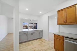 301 Lake Hinsdale Dr, Willowbrook, IL 60527 - Photo 11