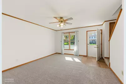 105 Colonial Parkway #B, Yorkville, IL 60560 - Photo 3