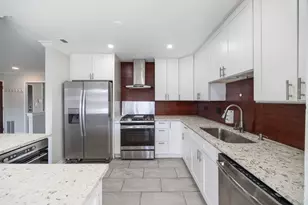 901 Yosemite Trail, Roselle, IL 60172 - Photo 5