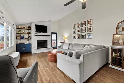 572 Maple Avenue, Lisle, IL 60532 - Photo 3