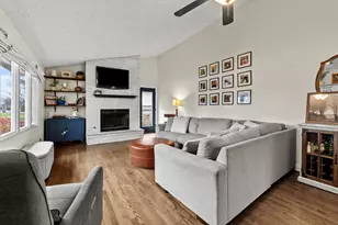 572 Maple Ave, Lisle, IL 60532 - Photo 3