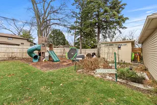 572 Maple Ave, Lisle, IL 60532 - Photo 27