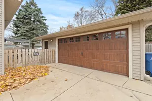 572 Maple Ave, Lisle, IL 60532 - Photo 19