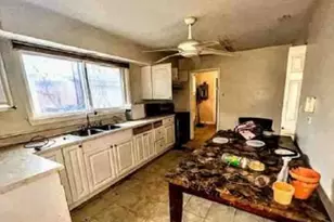 9315 S East End Ave, Chicago, IL 60617 - Photo 7