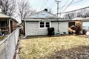 9315 S East End Ave, Chicago, IL 60617 - Photo 3