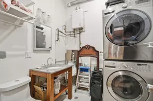 2452 W Arthington St, Chicago, IL 60612 - Photo 9