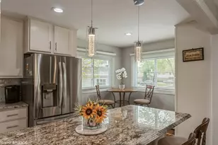 1049 Peace Dr, Wheeling, IL 60090 - Photo 7