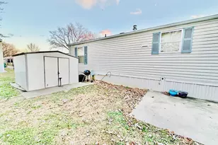 418 Carriage Lane Estates, Streator, IL 61364 - Photo 3