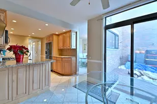 7 Birch Tree Ct, Elmhurst, IL 60126 - Photo 15