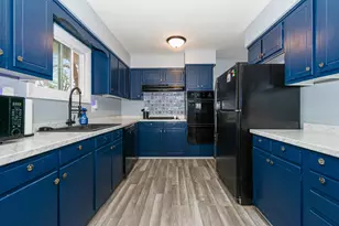 418 Standish Dr, Bloomington, IL 61704 - Photo 9