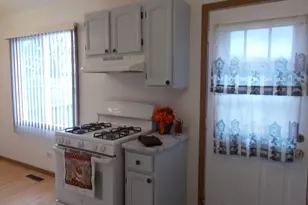 4108 Douglas Dr, Zion, IL 60099 - Photo 9