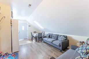 5335 W Barry Ave, Chicago, IL 60641 - Photo 13