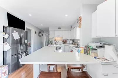 5335 W Barry Avenue, Chicago, IL 60641 - Photo 9