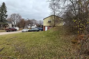 4515 Raven St, Rockford, IL 61107 - Photo 3