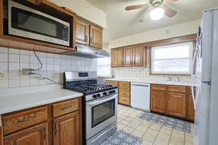 479 Munroe Cir, Des Plaines, IL 60016 - Photo 5