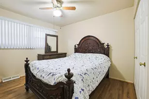 479 Munroe Cir, Des Plaines, IL 60016 - Photo 11