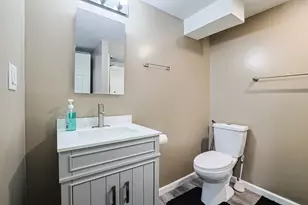 479 Munroe Cir, Des Plaines, IL 60016 - Photo 15