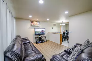 479 Munroe Cir, Des Plaines, IL 60016 - Photo 3