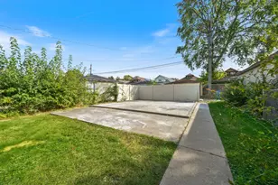 8429 S Dante Ave, Chicago, IL 60619 - Photo 23