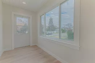 409 Algona Ave, Elgin, IL 60120 - Photo 5