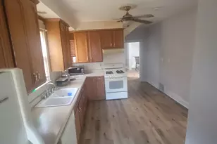 526 N View St, Aurora, IL 60506 - Photo 5