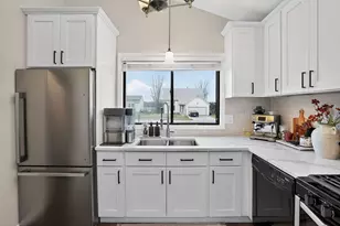 154 Abbeywood Cir, Streamwood, IL 60107 - Photo 5