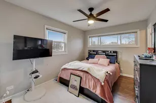 540 Newark Ln, Hoffman Estates, IL 60169 - Photo 9