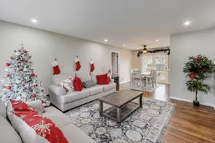 540 Newark Ln, Hoffman Estates, IL 60169 - Photo 3