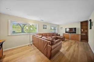 1614 Holly Ave, Darien, IL 60561 - Photo 9