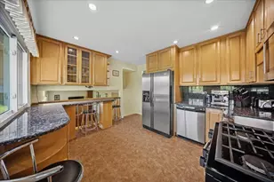 1614 Holly Ave, Darien, IL 60561 - Photo 3