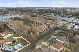 9350 Bay Colony Dr, Des Plaines, IL 60016 - Photo 3