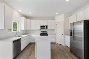 32018 Savannah Dr, Lakemoor, IL 60051 - Photo 11