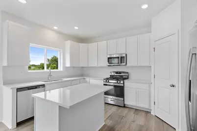 32018 Savannah Drive, Lakemoor, IL 60051 - Photo 13