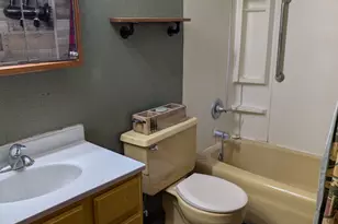 2042 Kenneth Dr, Freeport, IL 61032 - Photo 11