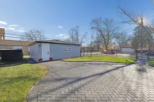 12447 S Bishop St, Calumet Park, IL 60827 - Photo 25