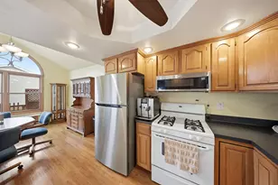 300 Forest Dr, Kirkland, IL 60146 - Photo 9