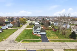 300 Forest Dr, Kirkland, IL 60146 - Photo 35