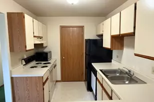 1345 Cunat Ct, Lake in the Hills, IL 60156 - Photo 5