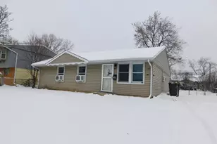 33 Hawthorne Ln, Streamwood, IL 60107 - Photo 1