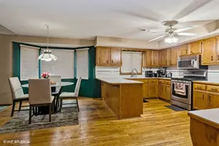 19265 Lange St, Lansing, IL 60438 - Photo 5