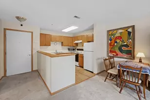 605 Barrington Ave, East Dundee, IL 60118 - Photo 9