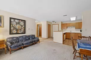 605 Barrington Ave, East Dundee, IL 60118 - Photo 7