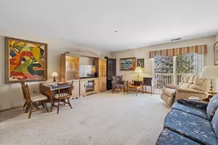 605 Barrington Ave, East Dundee, IL 60118 - Photo 5