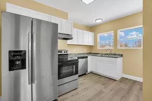 210 E Newkirk St, Tuscola, IL 61953 - Photo 11