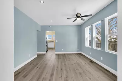 210 E Newkirk Street, Tuscola, IL 61953 - Photo 9