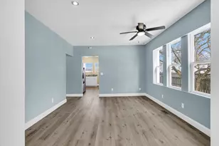 210 E Newkirk St, Tuscola, IL 61953 - Photo 9