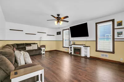 110 E Barker Street, Tuscola, IL 61953 - Photo 5