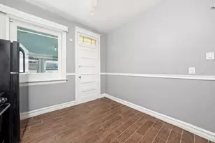7841 S Burnham Ave, Chicago, IL 60649 - Photo 5
