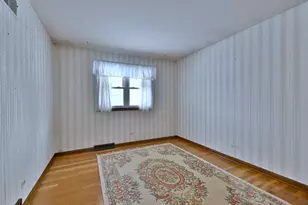 231 N Flora Pkwy, Addison, IL 60101 - Photo 19